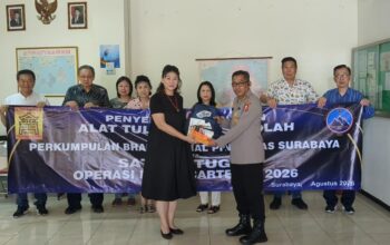 Satgas Operasi Damai Cartenz Terima 2.500 Paket Tas dan Alat Tulis untuk Anak-anak Papua
