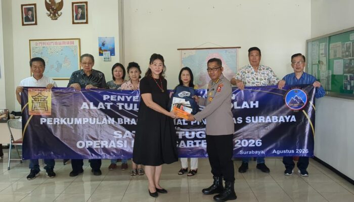 Satgas Operasi Damai Cartenz Terima 2.500 Paket Tas dan Alat Tulis untuk Anak-anak Papua