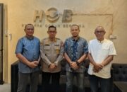 Satgas Kepolisian Operasi Damai Cartenz Terima Bantuan 2.000 Pasang Sandal dari Tiga Perusahaan untuk Masyarakat Papua