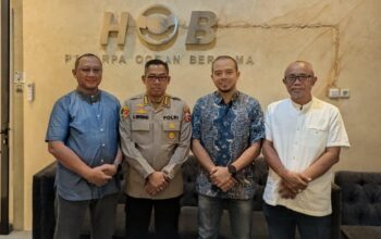 Satgas Kepolisian Operasi Damai Cartenz Terima Bantuan 2.000 Pasang Sandal dari Tiga Perusahaan untuk Masyarakat Papua