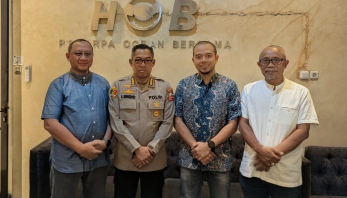 Satgas Kepolisian Operasi Damai Cartenz Terima Bantuan 2.000 Pasang Sandal dari Tiga Perusahaan untuk Masyarakat Papua