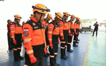 Terus Bergerak, Polri Kembali Kirim Personel K9 dan 2,5 Ton Logistik untuk Korban Gempa NTT