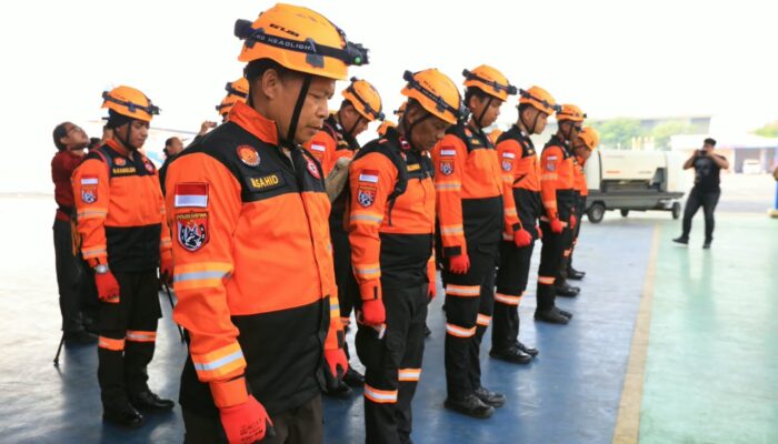 Terus Bergerak, Polri Kembali Kirim Personel K9 dan 2,5 Ton Logistik untuk Korban Gempa NTT