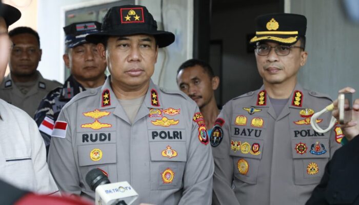 Terbang dengan Pesawat Khusus, Polri Kerahkan 10 K9 SAR Berpengalaman ke Flores, Misi Pencarian Korban