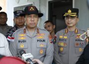 Kapolda NTT Tinjau Rumah Warga Terdampak Gempa, Salurkan Bantuan Sosial
