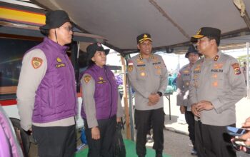 Polri Hadirkan Kepedulian, Berikan Trauma Healing bagi Pengungsi Gempa di Maumere