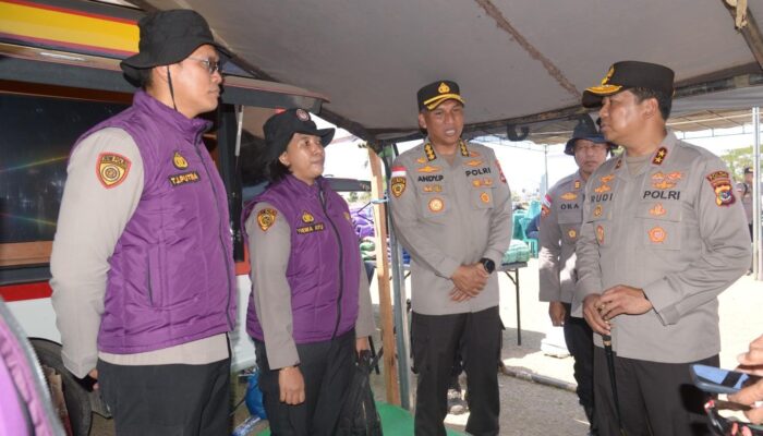 Polri Hadirkan Kepedulian, Berikan Trauma Healing bagi Pengungsi Gempa di Maumere