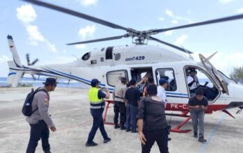 Polri Evakuasi Dua Warga Palue Lewat Jalur Udara, Lansia Korban Reruntuhan dan Ibu Hamil