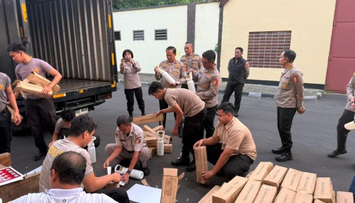 Polri Kirim Bantuan Logistik dan Oksigen untuk Dukung Penanganan Karhutla di Sejumlah Wilayah
