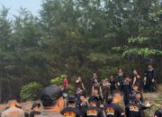 Bulan Bakti Kebersihan, Personel Ditsamapta Polda Bengkulu Bersihkan Pantai Pasir Putih