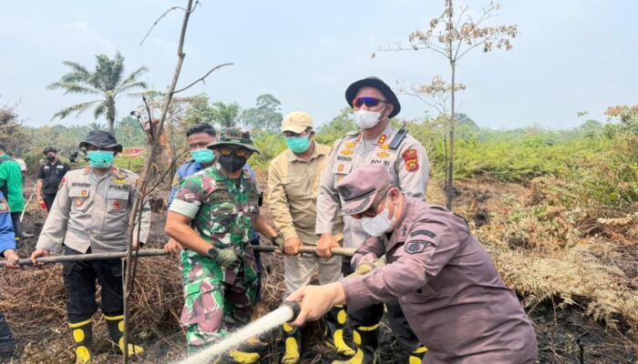 Polri Bersama TNI dan Stakeholder Gerak Cepat Tangani Karhutla di Sarolangun
