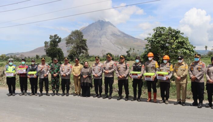 Gunung Sinabung Berstatus Siaga, 176 Personel Polri Dikerahkan untuk Layani dan Lindungi Masyarakat