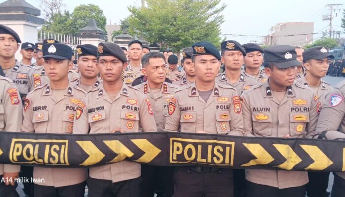 Kapolda Bengkulu Turun Langsung Kawal Aksi Demo OKP dan BEM di Depan Kantor DPRD Provinsi