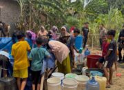 Brimob Polda Jambi Salurkan Air Bersih, Bantu Warga Terdampak Kekeringan di Muaro Jambi