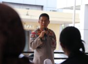 Kurangi Debu dan Dampak Karhutla, Samapta Polda Kaltara Lakukan Penyiraman Jalan