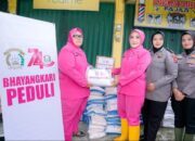 HKGB ke-74, Bhayangkari Sumbar Hadir Berikan Bantuan bagi Warga Terdampak Banjir Bandang