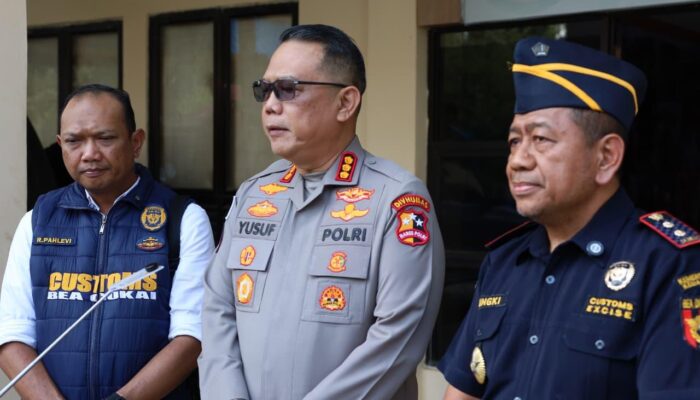 SINERGITAS BEACUKAI DAN SATGAS KEPOLISIAN OPERASI DAMAI CARTENZ DALAM UPAYA MENGAGALKAN PENYELUNDUPAN AMUNISI DI PERAIRAN JAYAPURA