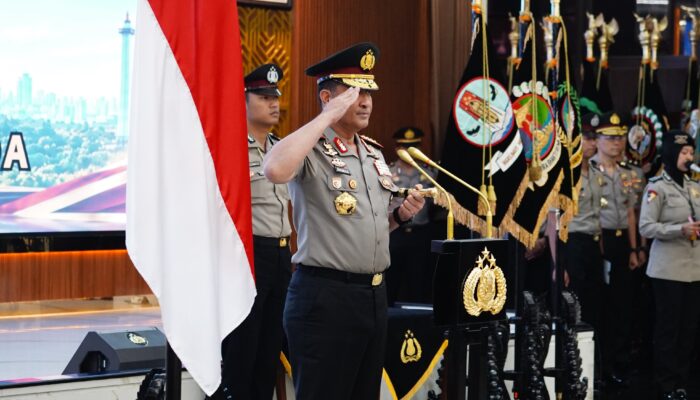 Kapolri Pimpin Sertijab Kakorlantas dan Tiga Kapolda di Mabes Polri