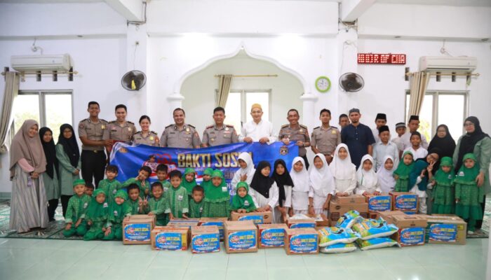 Hari Jadi ke-75 Humas Polri, Divhumas Polri Gelar Bakti Sosial untuk Lansia dan Anak Yatim