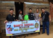 Peringati Hari Jadi Humas Polri ke-75, Humas Polres Lebong Bagikan 10 Paket Sembako di Desa Tabeak Blau II