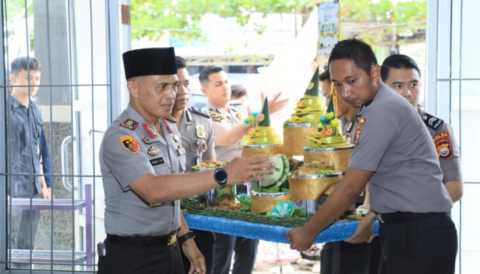 Peringati Hari Santri Nasional 2026, Kapolda Bengkulu Bersama Wakapolda dan PJU Serahkan Tumpeng ke Sejumlah Ponpes