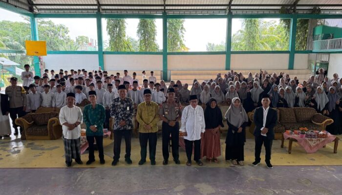 Hari Santri, Wakapolda Bengkulu Bawa Tumpeng dan Beri Pesan untuk Generasi Santri Ponpes Al-Qur’an Harsallakum