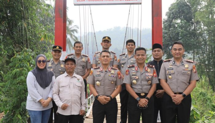 Permudah Akses Warga, Kapolda Bengkulu Resmikan Jembatan Merah Putih di Desa Tunggang Lebong
